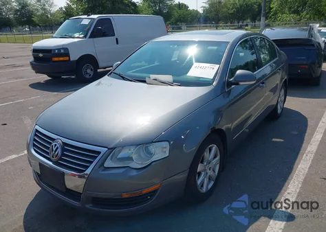 2007 Volkswagen Passat 2.0T/Wolfsburg Edition z USA, uszkodzony, nr VIN WVWAK73C67P110341